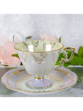 DAINTY VINTAGE JAPAN LUSTERWARE Fluted Pedestal Teacup w/Saucer 1950s